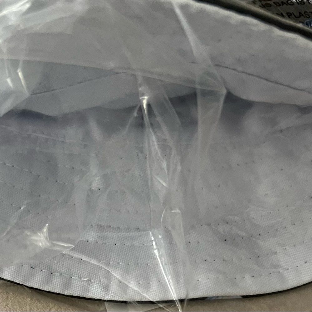 Alice and Olivia Reversible Bucket Hat - NWT - Picture 5 of 5